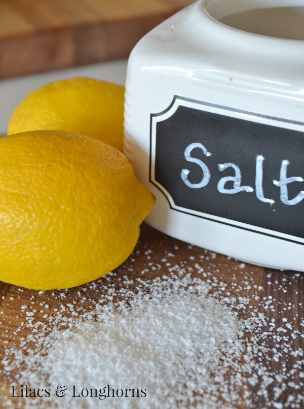 Lemons and coarse salt are a safe, natural way to effectively clean wood cutting boards.